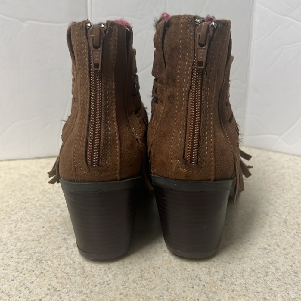 Mudd, Indian Style, Round Toe, Zip Up Back Ankle booties, Cognac, Size 7M - Picture 4 of 14